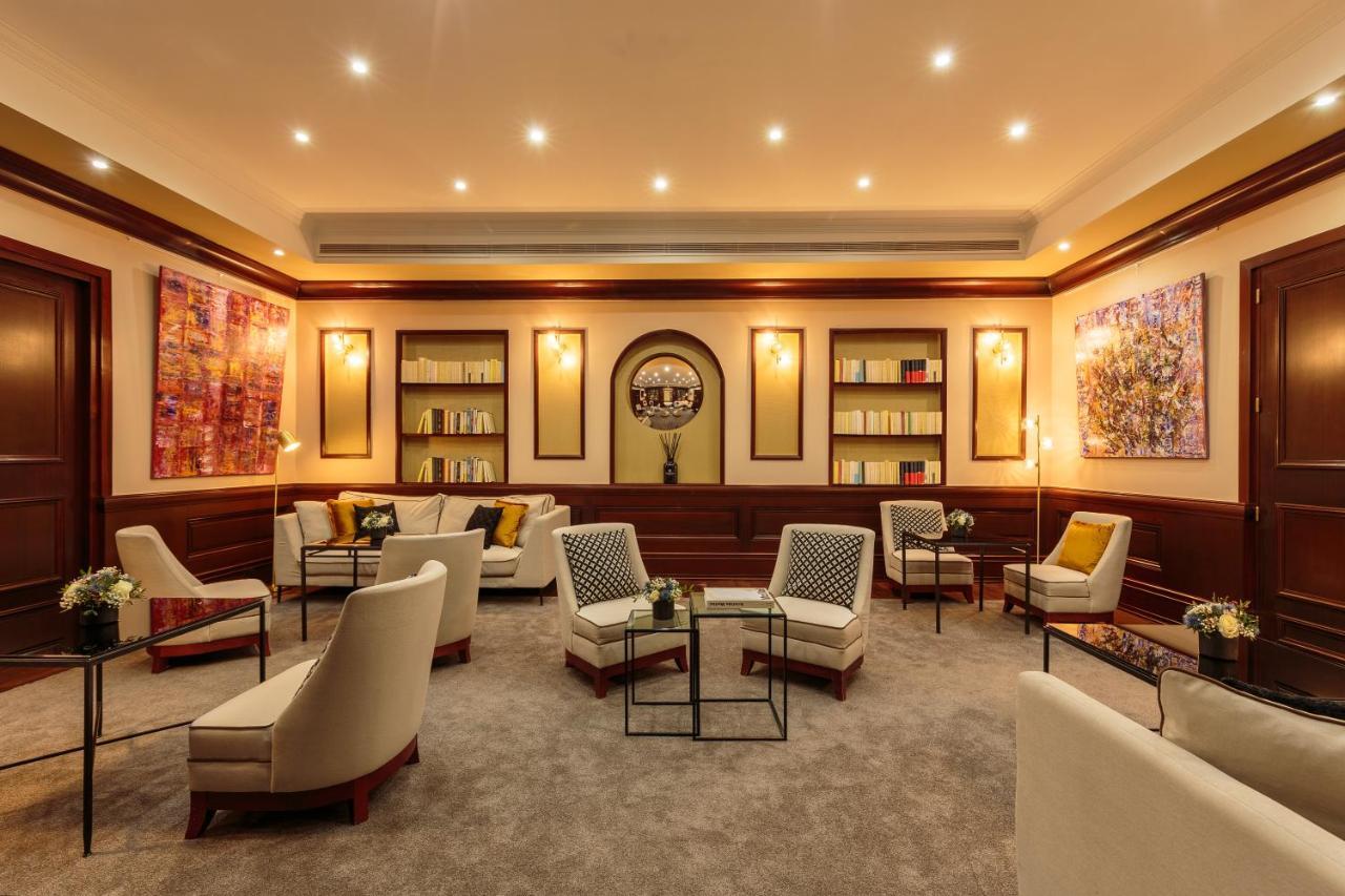 Hotel Pont Royal Paris Ngoại thất bức ảnh The Club Lounge at the airport