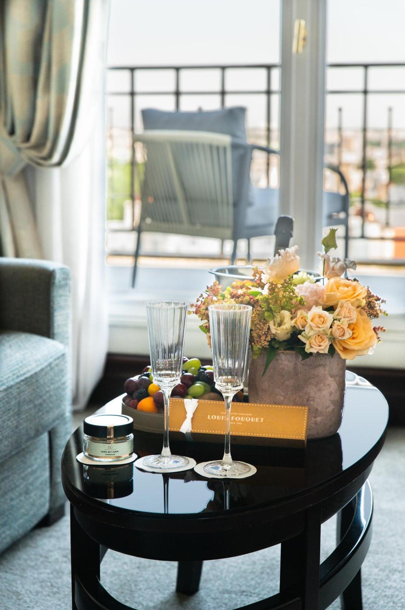 Hotel Pont Royal Paris Ngoại thất bức ảnh A welcome amenity at a hotel