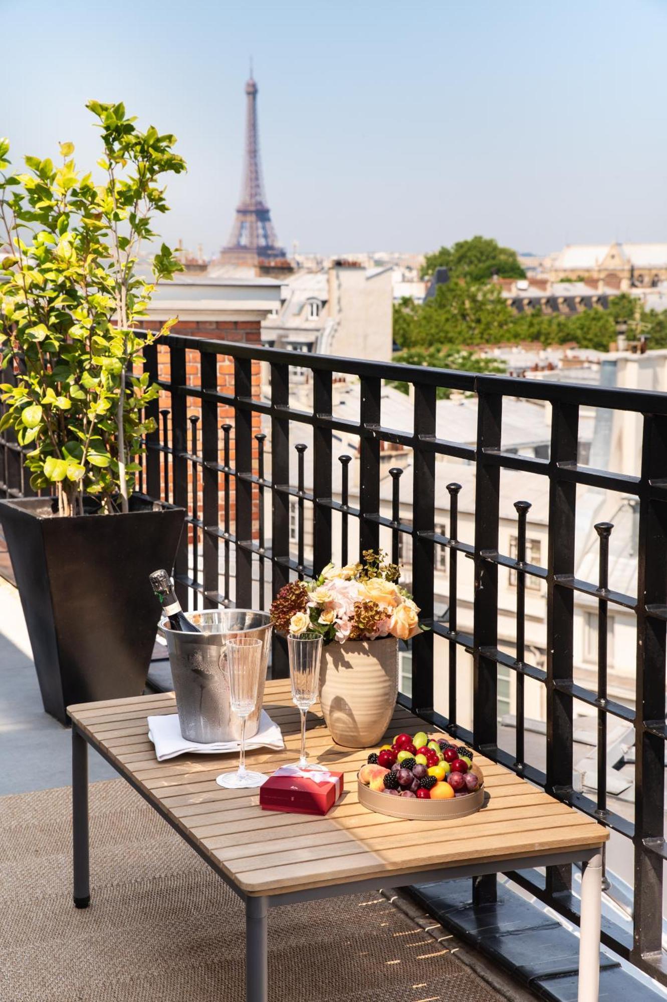 Hotel Pont Royal Paris Ngoại thất bức ảnh A balcony
