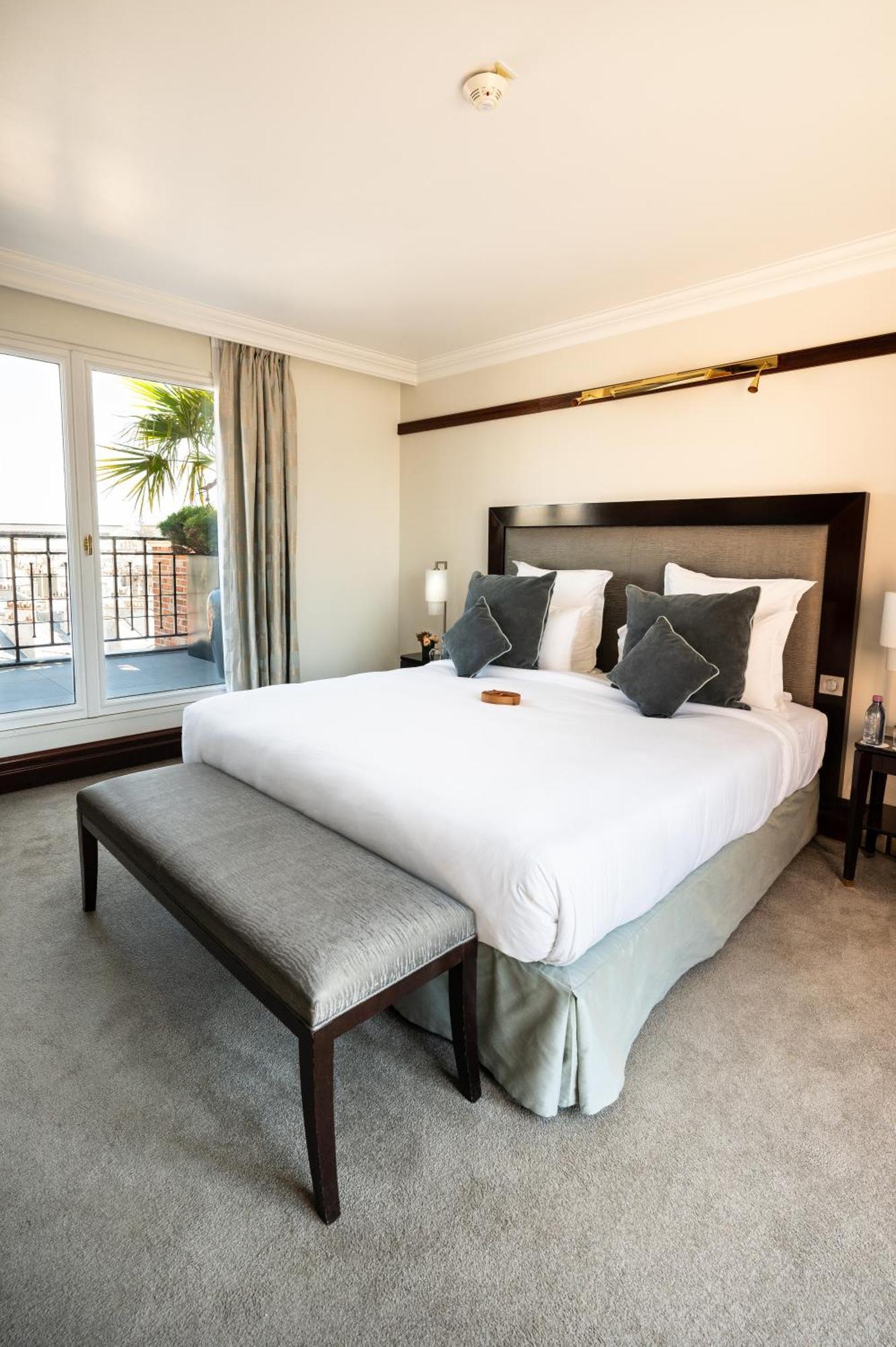 Hotel Pont Royal Paris Ngoại thất bức ảnh A bedroom at the hotel