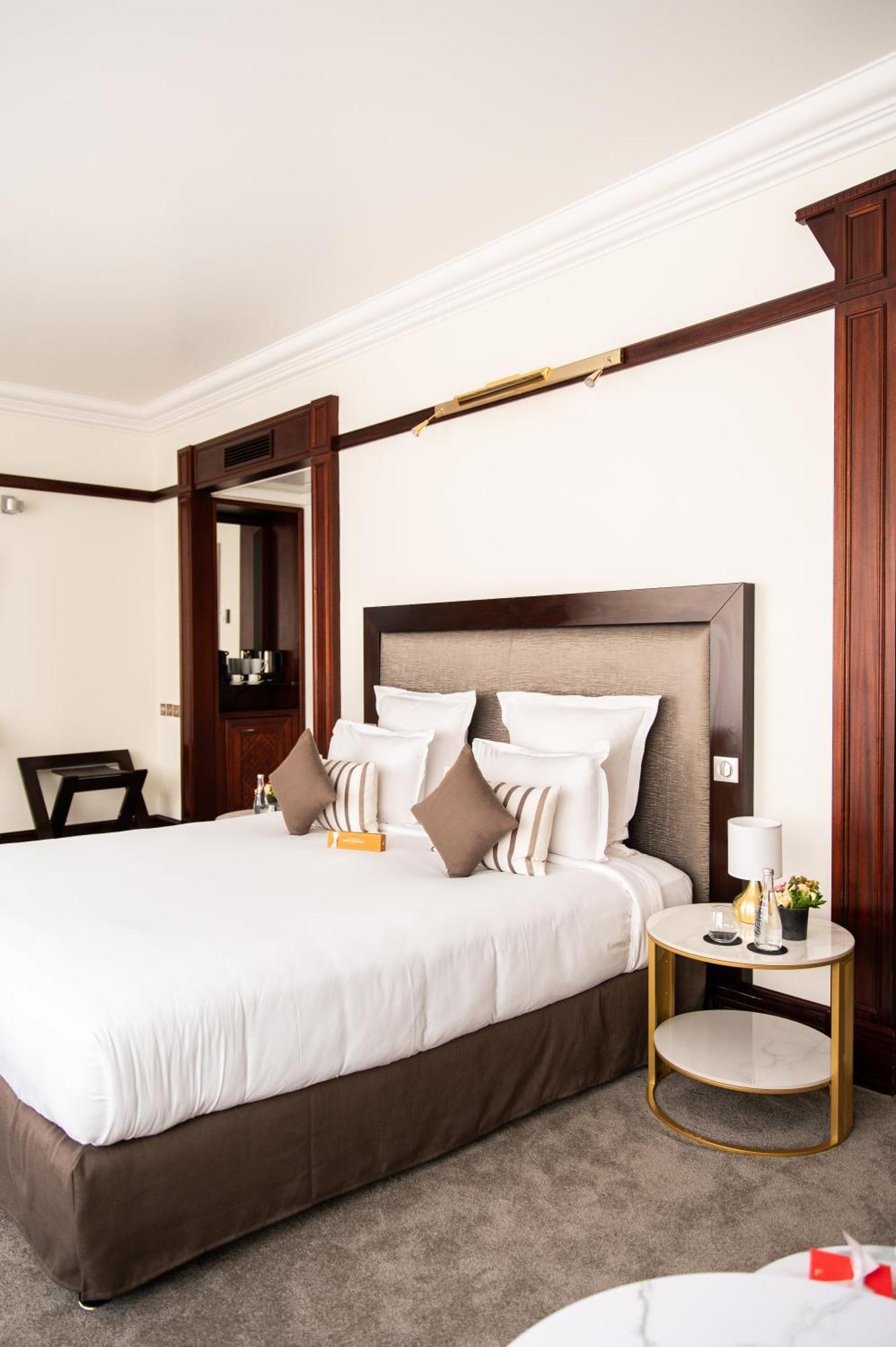 Hotel Pont Royal Paris Ngoại thất bức ảnh A bedroom at the hotel