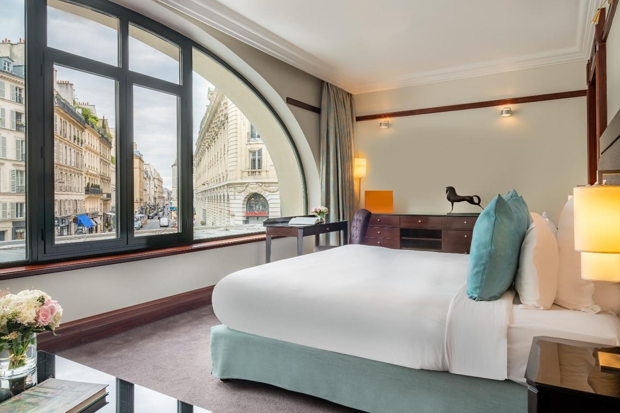 Hotel Pont Royal Paris Ngoại thất bức ảnh A room at the hotel