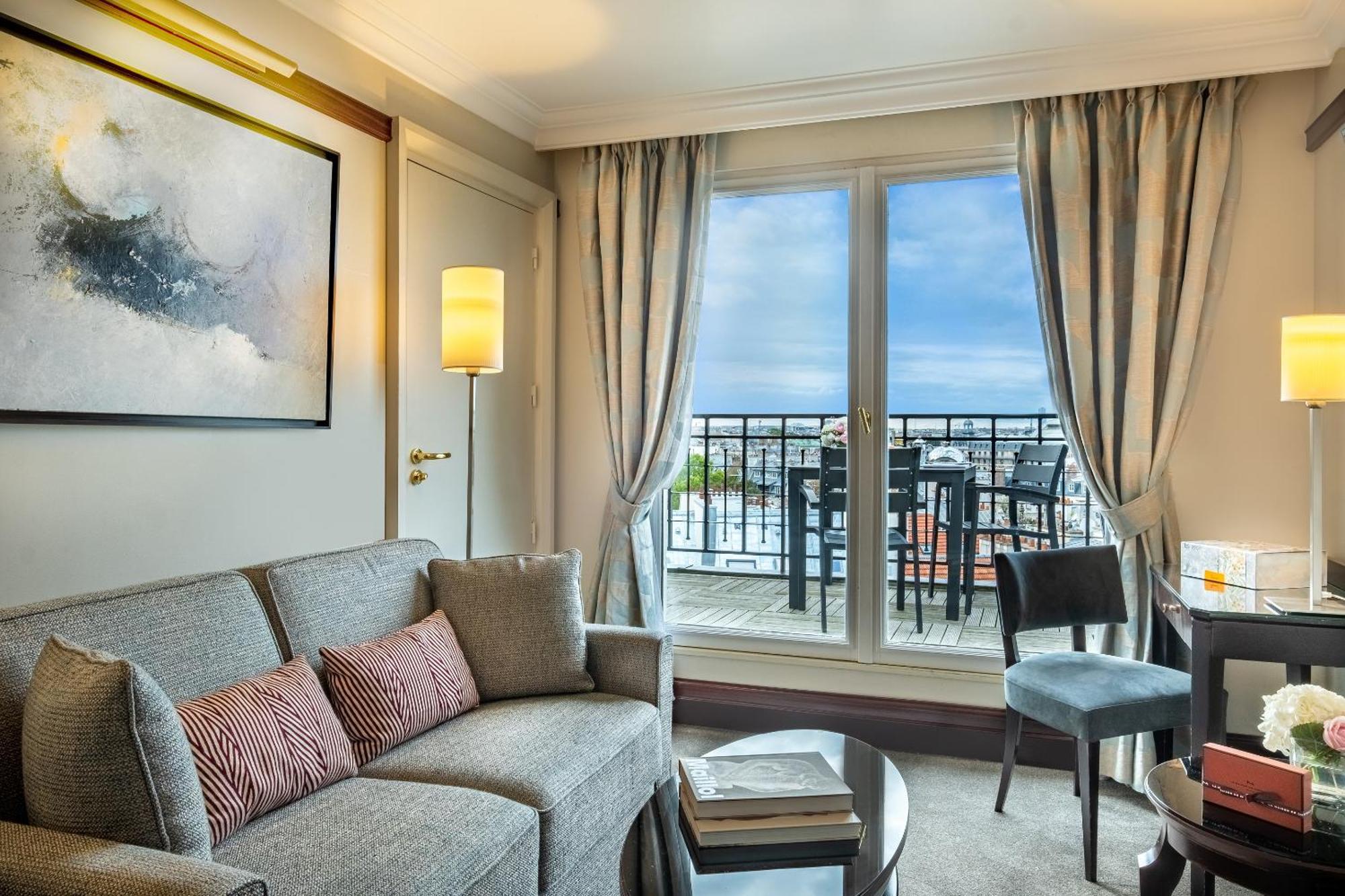 Hotel Pont Royal Paris Ngoại thất bức ảnh A suite at the hotel